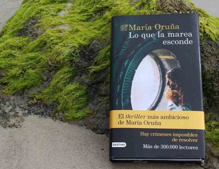 Lo que la marea esconde: Saga de Los libros del Puerto escondido